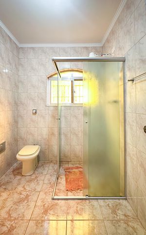 Casa à venda com 166m², 3 quartos e 2 vagas Casa à venda com 166m², 3 quartos e 2 vagasBanheiro Social