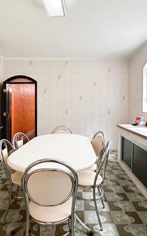 Casa à venda com 166m², 3 quartos e 2 vagas Casa à venda com 166m², 3 quartos e 2 vagasCozinha