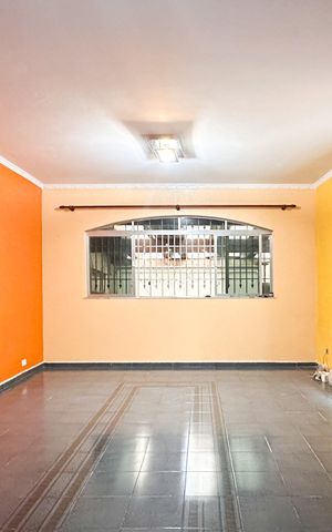 Casa à venda com 166m², 3 quartos e 2 vagas Casa à venda com 166m², 3 quartos e 2 vagasSala