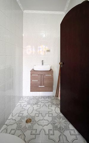 Casa à venda com 166m², 3 quartos e 2 vagas Casa à venda com 166m², 3 quartos e 2 vagasBanheiro da Suíte