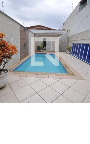Casa à venda com 200m², 3 quartos e sem vaga