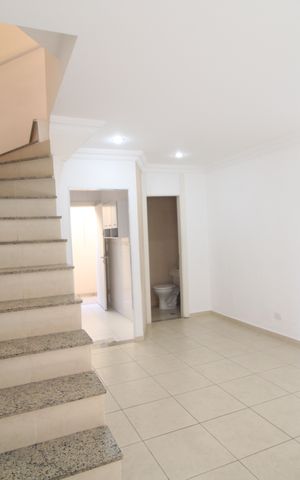 Casa de condomínio à venda com 100m², 2 quartos e 2 vagasSala