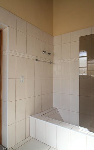 Casa para alugar com 350m², 4 quartos e 4 vagasBanheiro 3