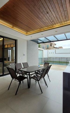 Casa de condomínio para alugar com 260m², 4 quartos e 4 vagas