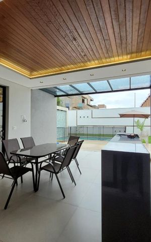 Casa de condomínio para alugar com 260m², 4 quartos e 4 vagas