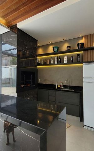 Casa de condomínio para alugar com 260m², 4 quartos e 4 vagas