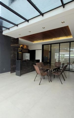 Casa de condomínio para alugar com 260m², 4 quartos e 4 vagas