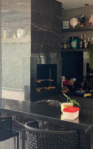 Casa de condomínio para alugar com 260m², 4 quartos e 4 vagas