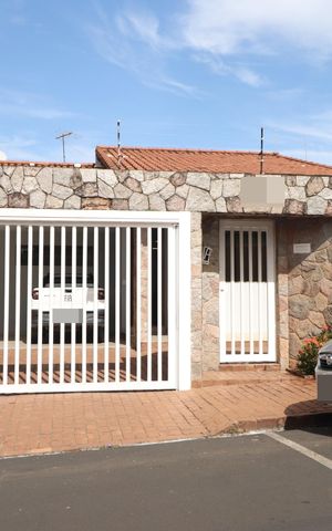 Casa para alugar com 294m², 4 quartos e 2 vagasFachada