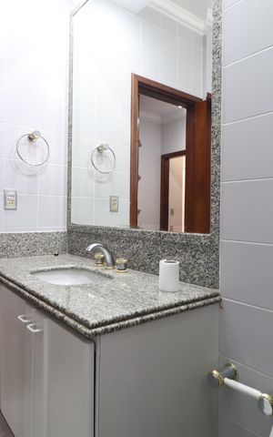Casa para alugar com 294m², 4 quartos e 2 vagasBanheiro Social