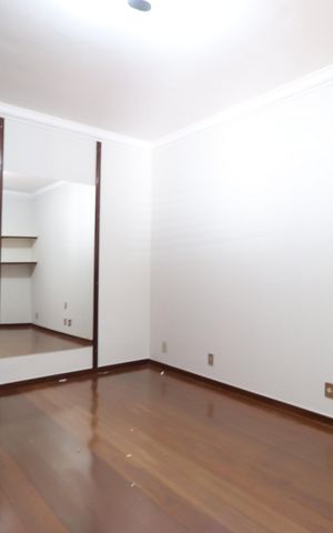Casa para alugar com 294m², 4 quartos e 2 vagasSuíte