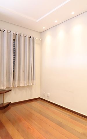 Casa para alugar com 294m², 4 quartos e 2 vagasEscritório