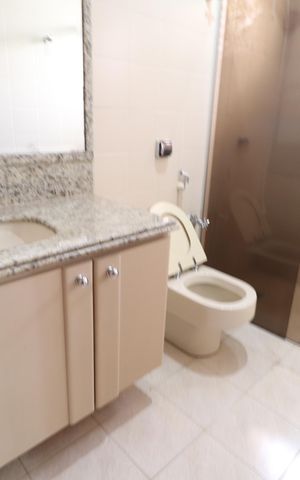 Casa para alugar com 294m², 4 quartos e 2 vagasBanheiro da Suíte