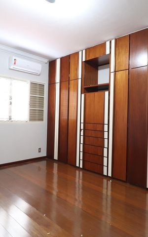 Casa para alugar com 294m², 4 quartos e 2 vagasSuíte