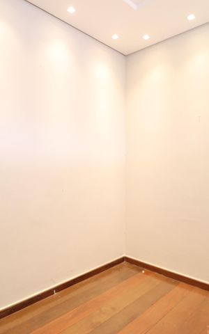 Casa para alugar com 294m², 4 quartos e 2 vagasEscritório