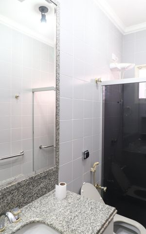 Casa para alugar com 294m², 4 quartos e 2 vagasBanheiro Social