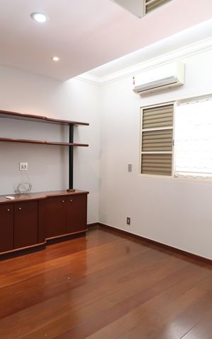Casa para alugar com 294m², 4 quartos e 2 vagasSuíte 2