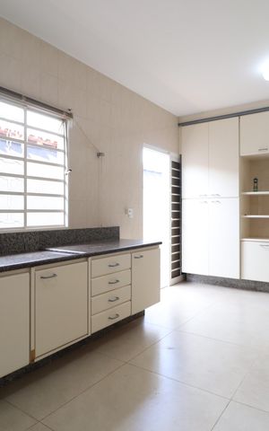 Casa para alugar com 294m², 4 quartos e 2 vagasCozinha