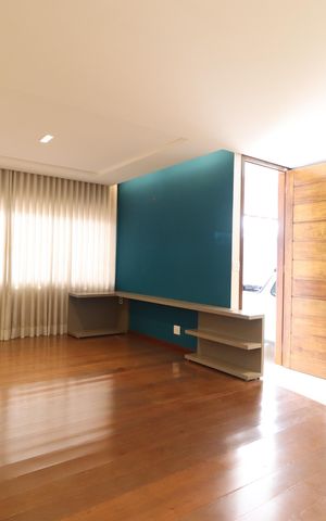 Casa para alugar com 294m², 4 quartos e 2 vagasSala