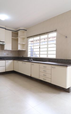 Casa para alugar com 294m², 4 quartos e 2 vagasCozinha