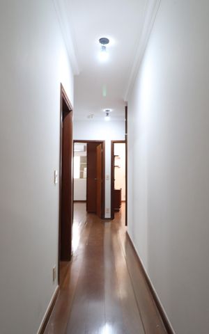 Casa para alugar com 294m², 4 quartos e 2 vagasCorredor