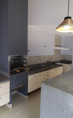 Casa para alugar com 294m², 4 quartos e 2 vagasChurrasqueira