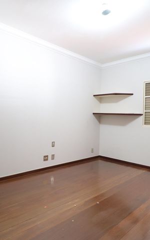 Casa para alugar com 294m², 4 quartos e 2 vagasSuíte