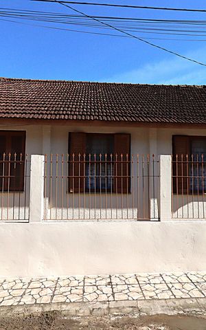 Casa à venda com 80m², 2 quartos e sem vagaFachada