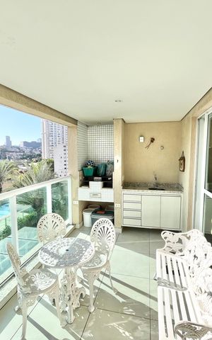 Apartamento à venda com 118m², 3 quartos e 3 vagas Apartamento à venda com 118m², 3 quartos e 3 vagasVaranda da Sala