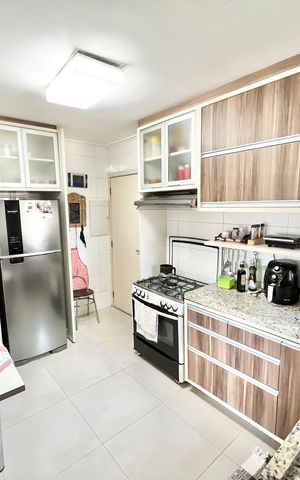 Apartamento à venda com 118m², 3 quartos e 3 vagas Apartamento à venda com 118m², 3 quartos e 3 vagasCozinha