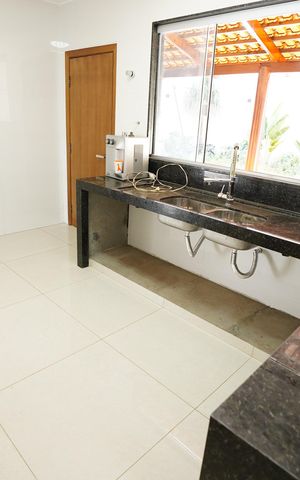 Casa à venda com 250m², 5 quartos e 4 vagas