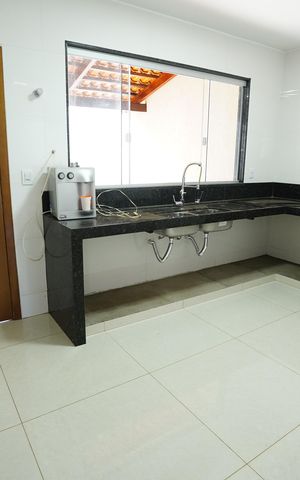 Casa à venda com 250m², 5 quartos e 4 vagas
