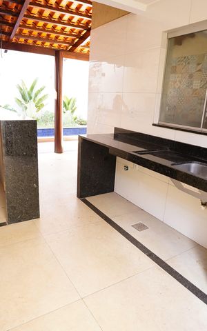 Casa à venda com 250m², 5 quartos e 4 vagas