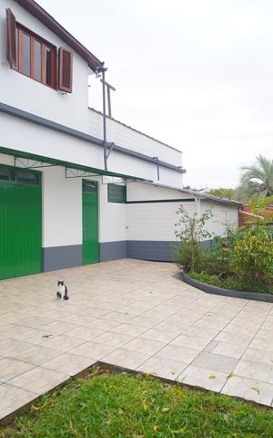 Casa à venda com 295m², 3 quartos e 2 vagasQuintal