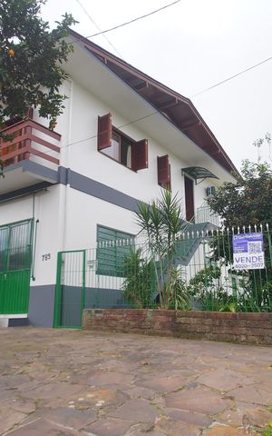 Casa à venda com 295m², 3 quartos e 2 vagasFachada