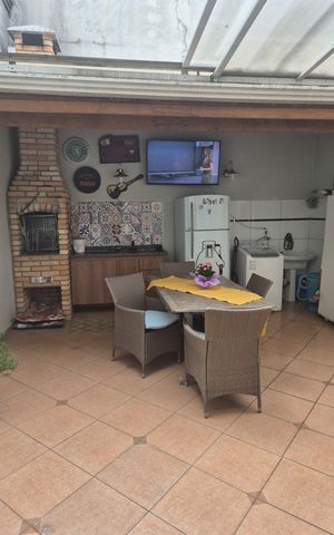 Casa de condomínio à venda com 180m², 3 quartos e 2 vagas