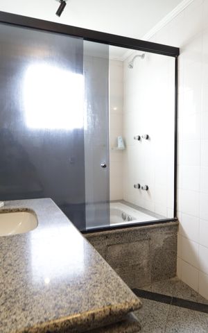 Casa de condomínio à venda com 156m², 4 quartos e 3 vagasBanheiro da Suíte 2