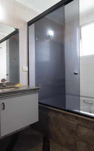 Casa de condomínio à venda com 156m², 4 quartos e 3 vagasBanheiro da Suíte 2
