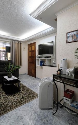 Casa à venda com 130m², 3 quartos e 2 vagasSala