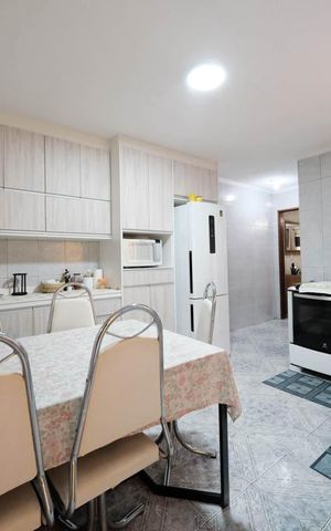 Casa à venda com 130m², 3 quartos e 2 vagasCozinha