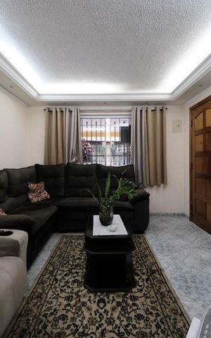Casa à venda com 130m², 3 quartos e 2 vagasSala