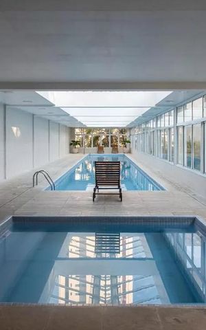 Apartamento à venda com 229m², 4 quartos e 4 vagas Apartamento à venda com 229m², 4 quartos e 4 vagasÁrea comum - Piscina