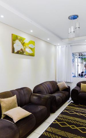 Casa à venda com 150m², 2 quartos e 6 vagasSala