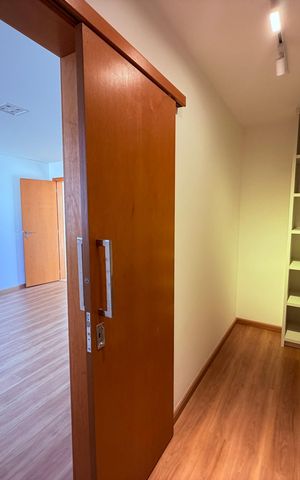 Apartamento para alugar com 342m², 5 quartos e 5 vagas