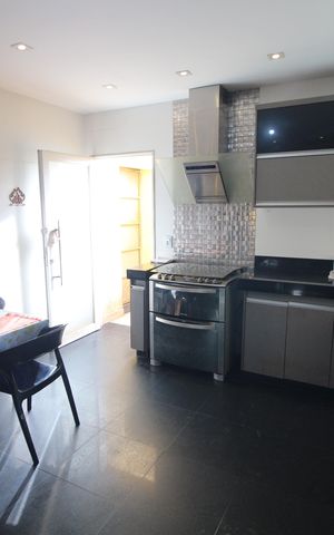 Casa à venda com 300m², 4 quartos e 3 vagasCozinha