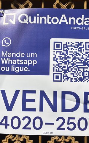 Casa à venda com 147m², 3 quartos e 2 vagas Casa à venda com 147m², 3 quartos e 2 vagasPlaquinha