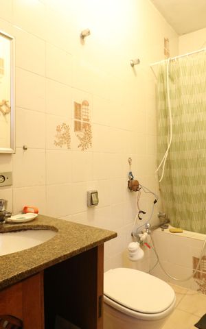 Casa para alugar com 440m², 4 quartos e 2 vagasBanheiro Social 