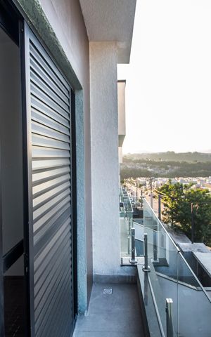 Casa de condomínio à venda com 170m², 3 quartos e 4 vagas Casa de condomínio à venda com 170m², 3 quartos e 4 vagasSacada