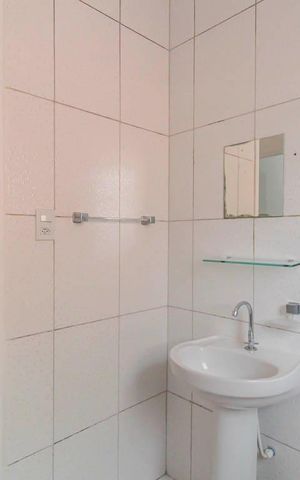Casa à venda com 80m², 1 quarto e 2 vagas Casa à venda com 80m², 1 quarto e 2 vagasBanheiro