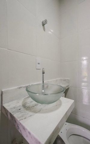 Casa à venda com 80m², 3 quartos e 1 vaga Casa à venda com 80m², 3 quartos e 1 vagaBanheiro da Suíte